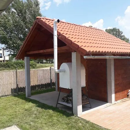 Nyaraló Puskás Apartmanház